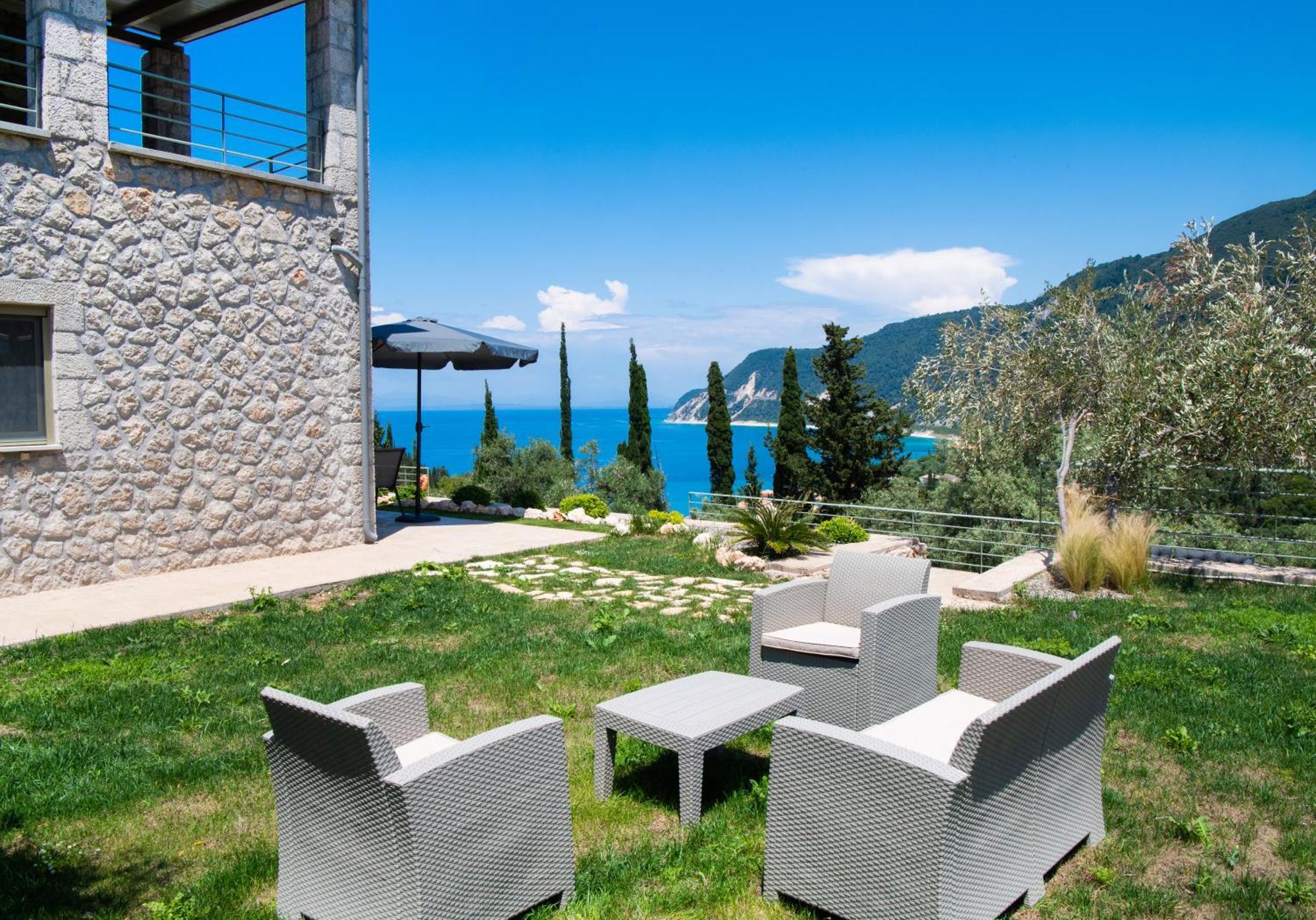 Mylos Mountain Villas- Villa Giorgio Áyios Nikítas エクステリア 写真